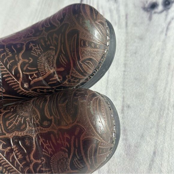 Dansko Professional Tooled Leather Clogs Sz 38 EU (7.5/8 US) Brown Nurse Shoes - Picture 3 of 9